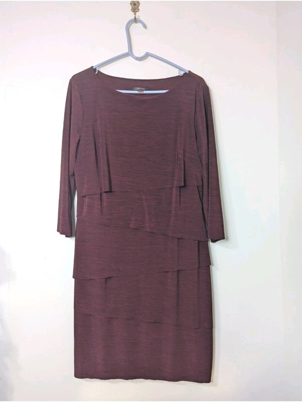 Tahari Arthur S Levine Tiered Dress Size 16 Maroon Layered 3/4 Sleeve Stretch
